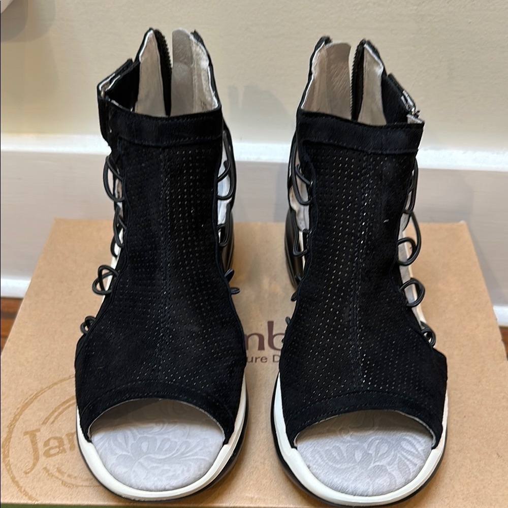 Jambu Black Sporty Sandals in Black Suede